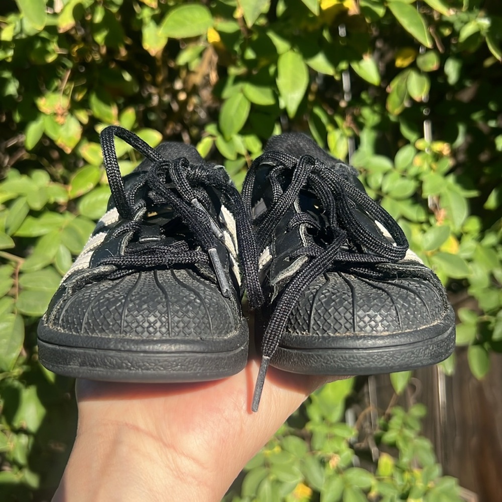 Adidas Kid's Black and White Trainers. Size 10 - Picture 2 of 15